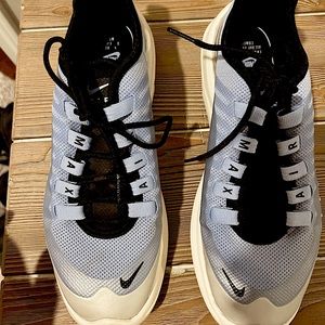 Nike sneakers women, good condition rarely worn